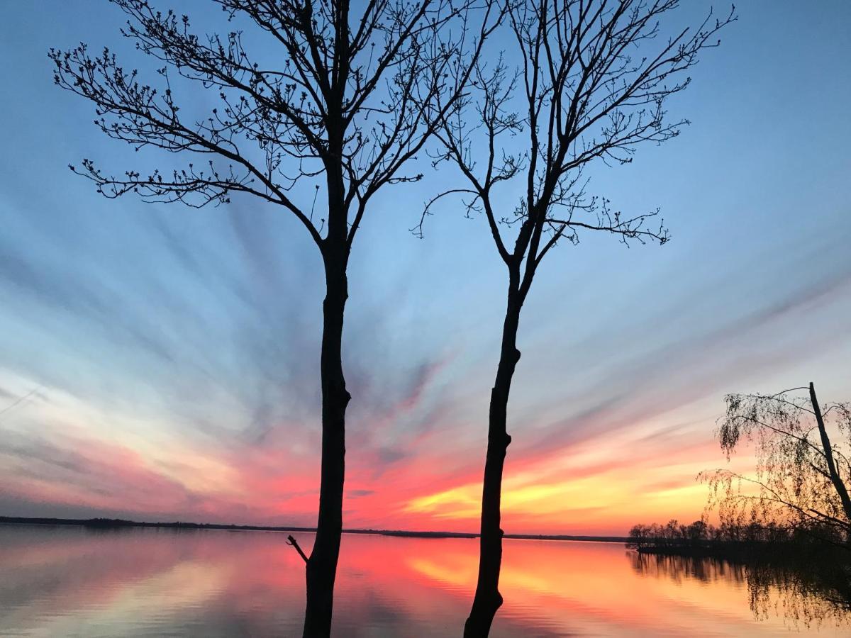 Nad Jeziorem Dobskim Mazury
